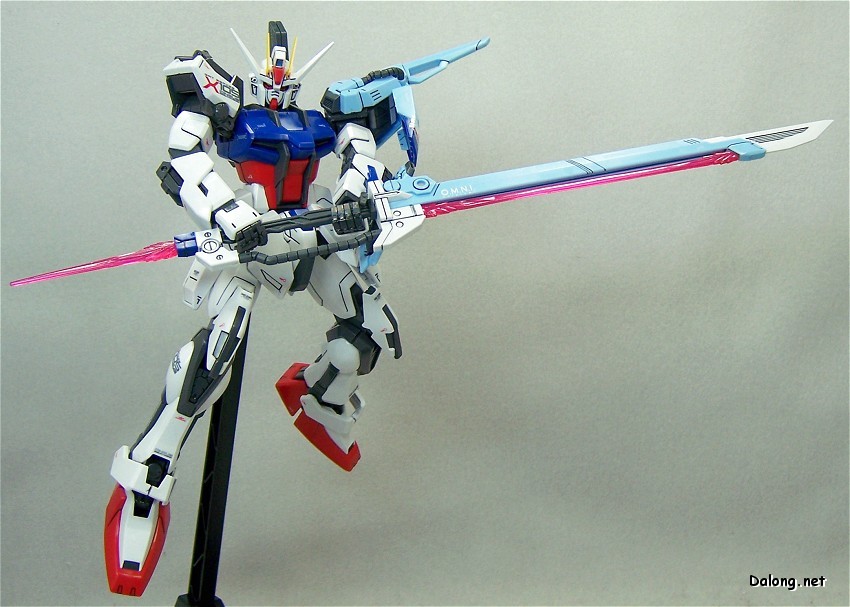 MG (010) 1/100 GAT-X105 Launcher & Sword Strike Gundam