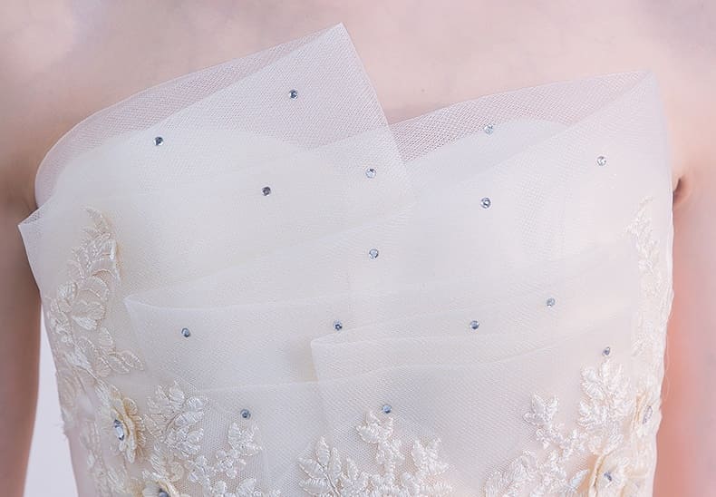 ชุดราตรี หน้าสั้นหลังยาว เกาะอก สีครีม พร้อมส่ง L ผ้าไหมดัชเชส งานร้อยหลัง