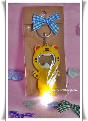 พวงกุญแจที่เปิดขวดไฟฉาย