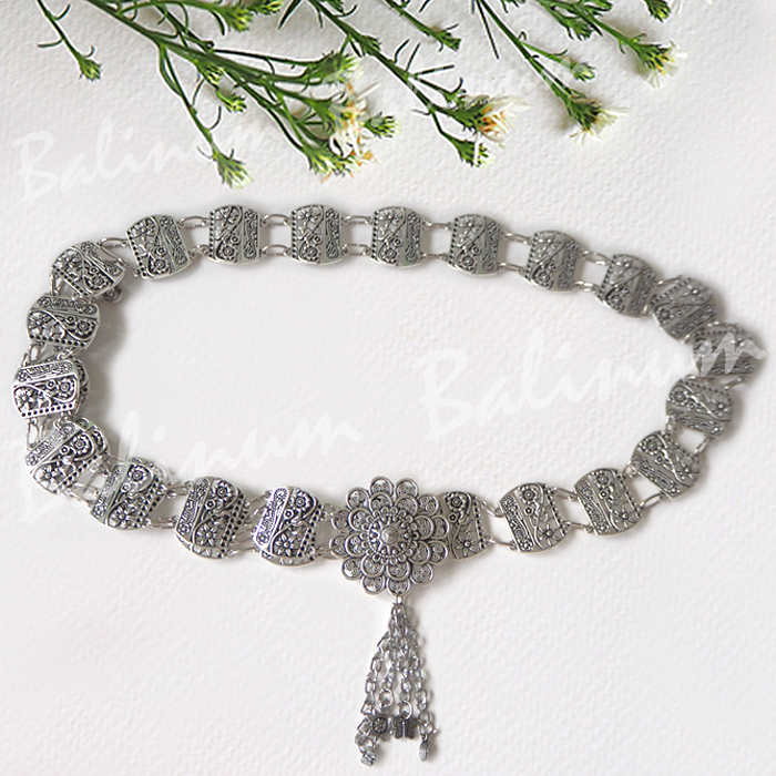 Bohemian Belt Nickkle Silver Metal เข็มขัดโลหะเงินนิกเกล สไตล์โบฮีเมียน สวมใส่ง่าย จะใส่แมทซ์กับผ้าซิ่น ผ้าไทย ชุดเมือง ชุดล้านนา หรือกับกระโปรง และกางเกงยีนส์ ก็ดูเก๋และเท่ห์ดีค่ะ เงิน (Silver)