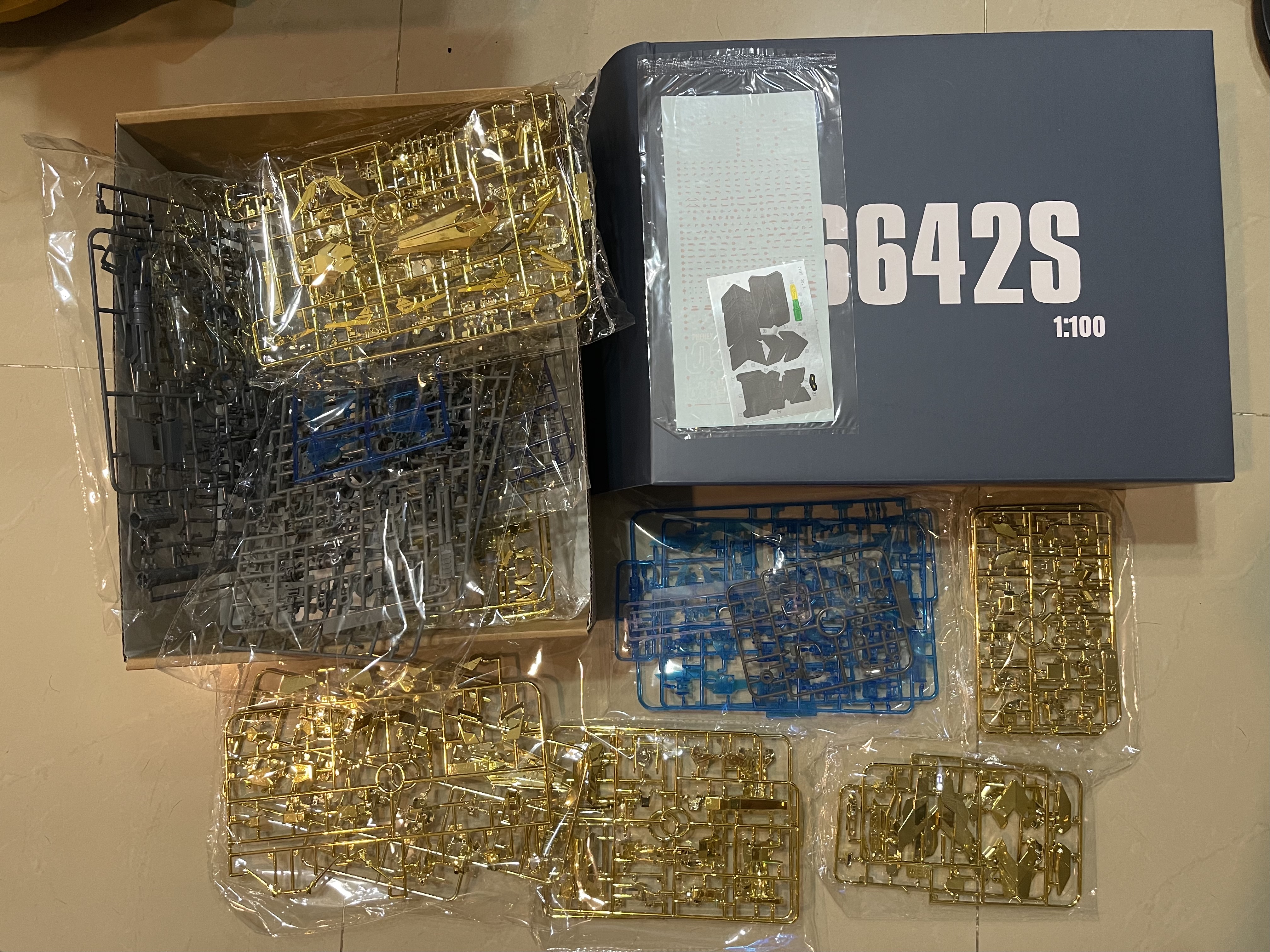 MG 1/100 RX-0 Unicorn Gundam 03 Phenex Narrative Ver. + MG Phenex Shield Tails Parts (6642S) [Daban]