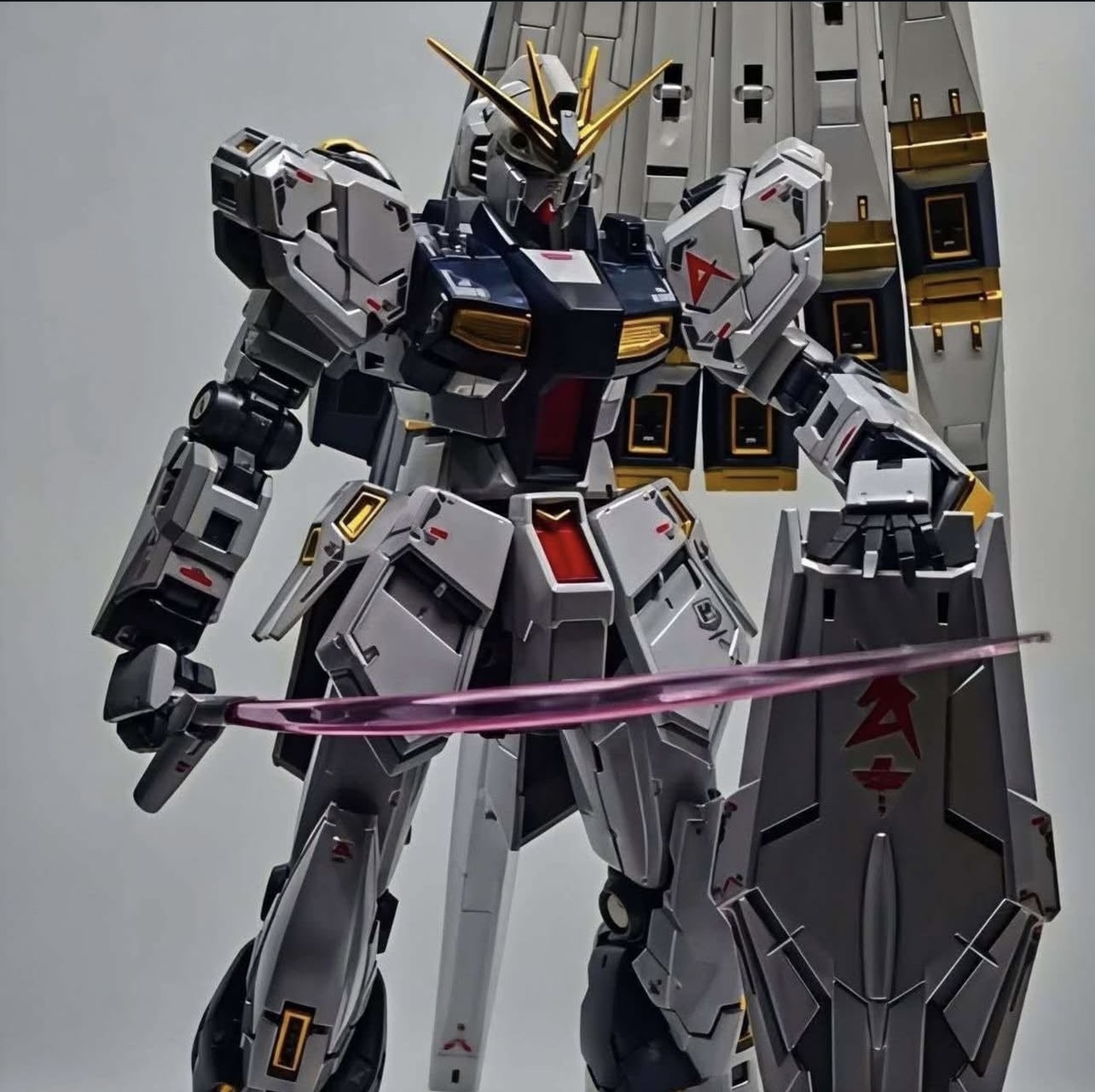 RG 1/144 RX-93 Nu Titanium Finish (RG32C)