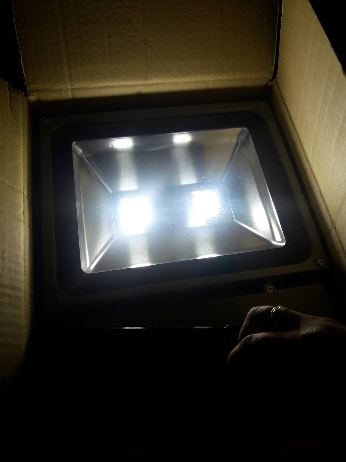 โคมไฟสปอร์ตไลท์ LED 100W 12V ( สีขาว )