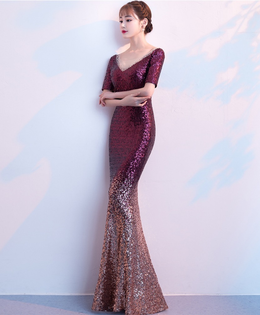 ชุดราตรียาว แขนสั้น สีไวน์แดง ผ้าเลื่อมทั้งชุด พร้อมส่ง 3XL