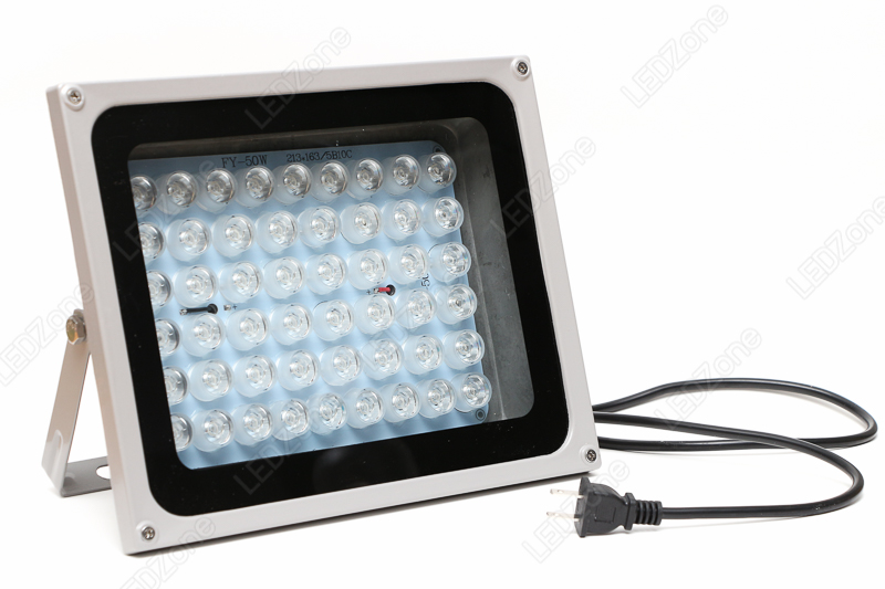 โคม LED 50W Black light ใช้ในร้านเหล้า บาร์ ผับ สร้าง Effect เรืองแสง Glow in the Dark