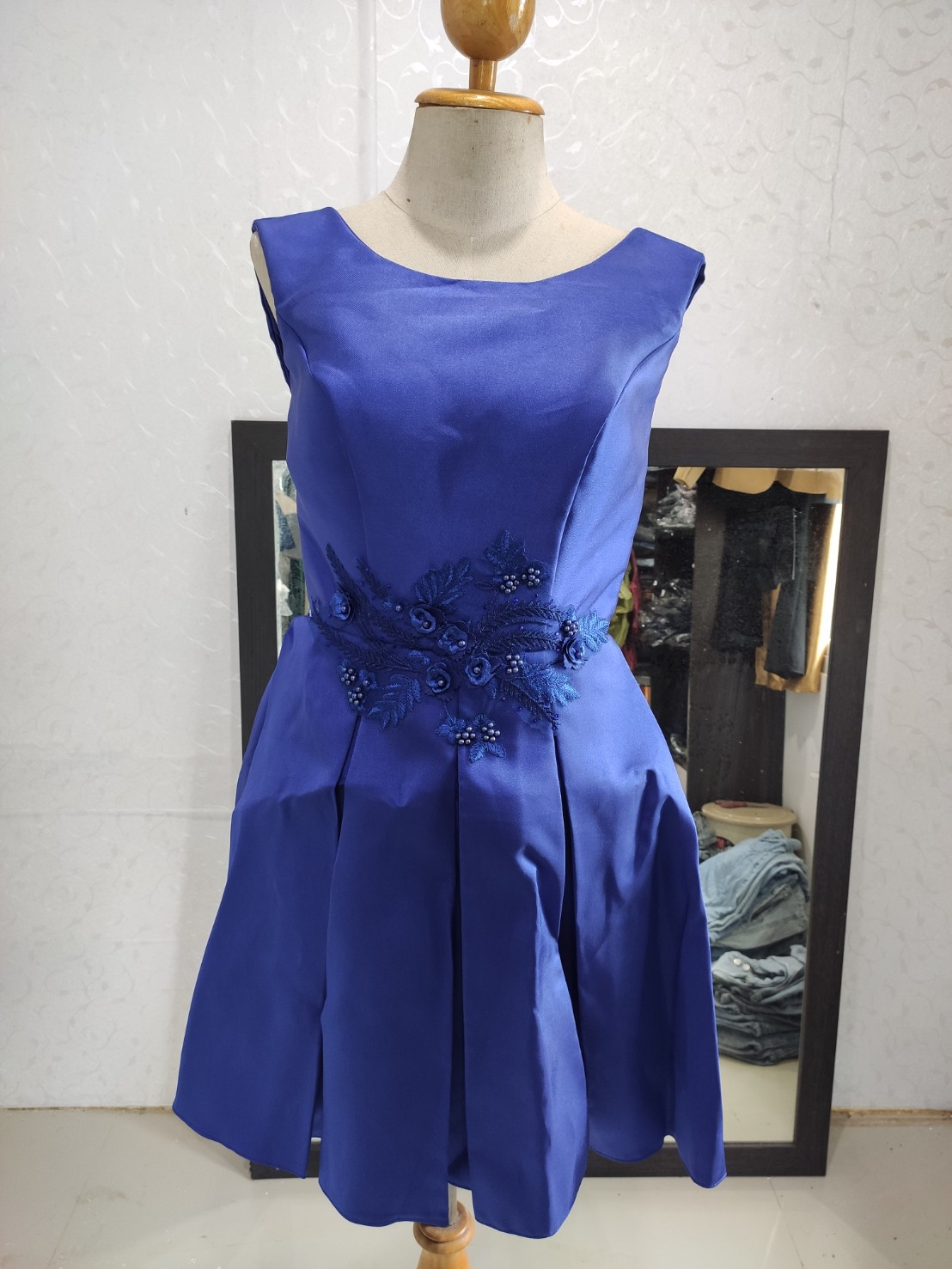 ชุดราตรีสั้น แขนกุด ผ้าไหมดัชเชส สีน้ำเงิน พร้อมส่ง L