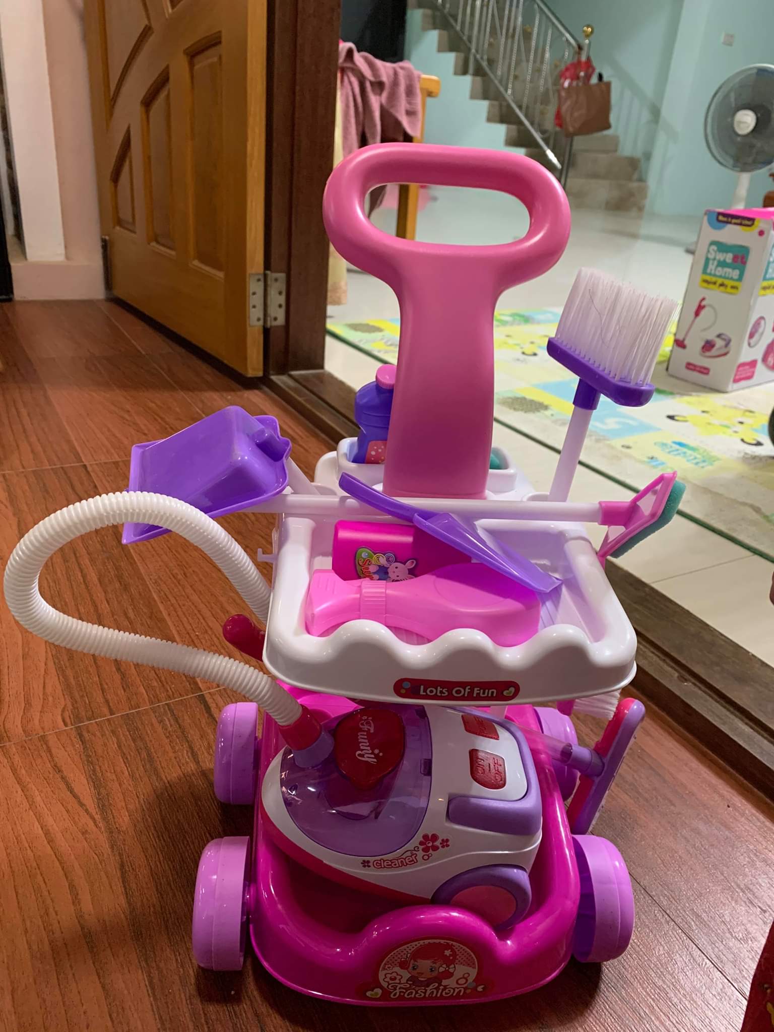 ชุดรถเข็นทำความสะอาดของเล่นเด็กมีเครื่องดูดฝุ่น