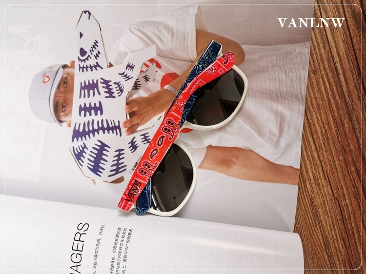 แว่นกันแดด Vans Spicoli 4 Shade White Sunglasses