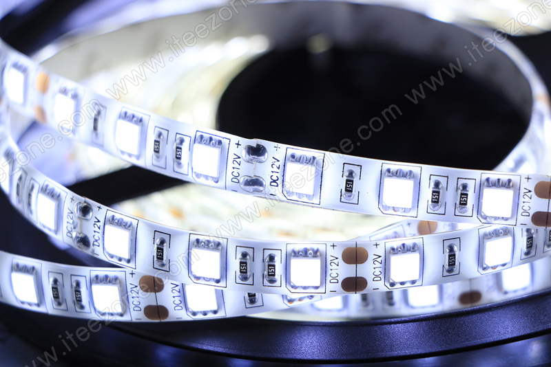 LED Strip เส้น ม้วน 5 เมตร สี Cool white 8000K (กันน้ำ IP65)