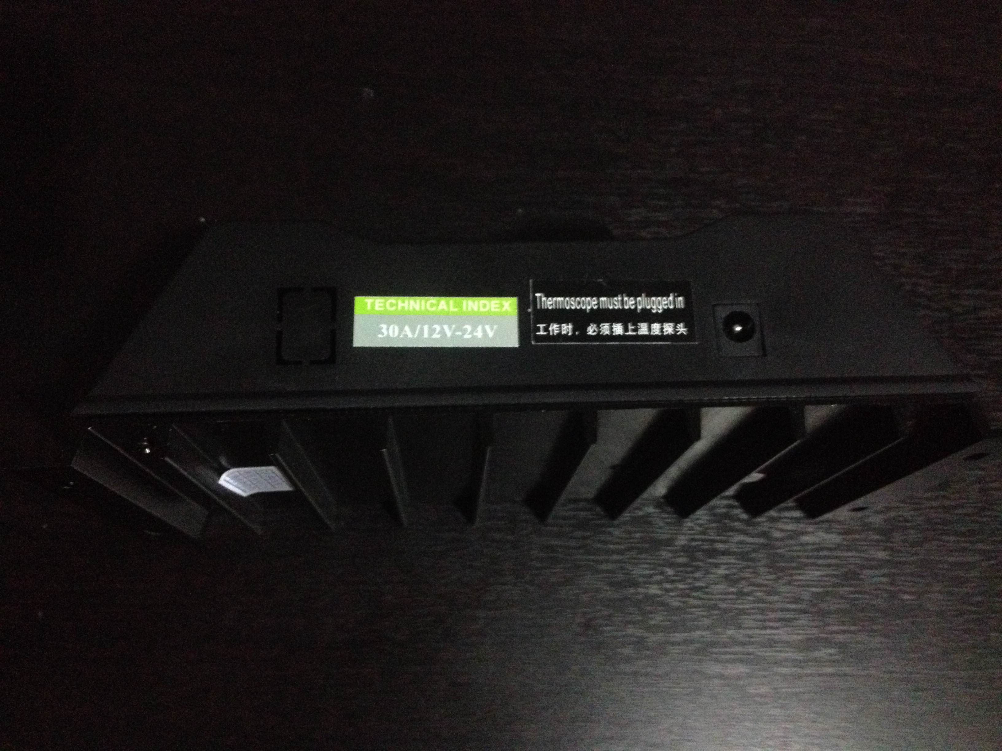 โซล่า ชาร์จเจอร์ ( Solar Charger ) 30A 12V / 24V Auto ( CM3024Z )