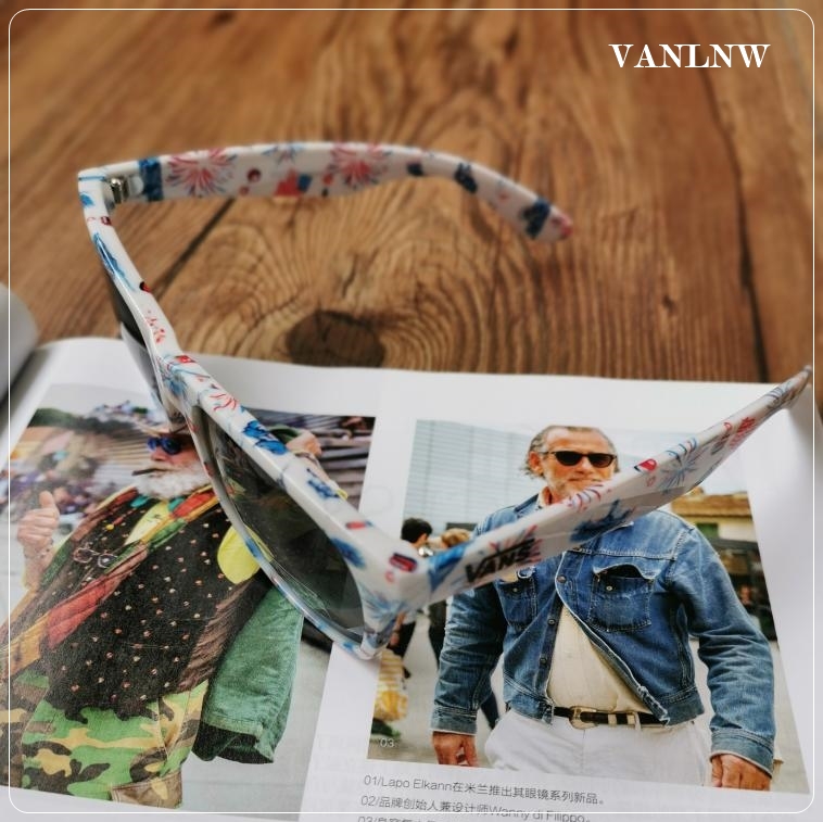 แว่นกันแดด Vans Spicoli 4 Shade USA Red White & Blue Sunglasses