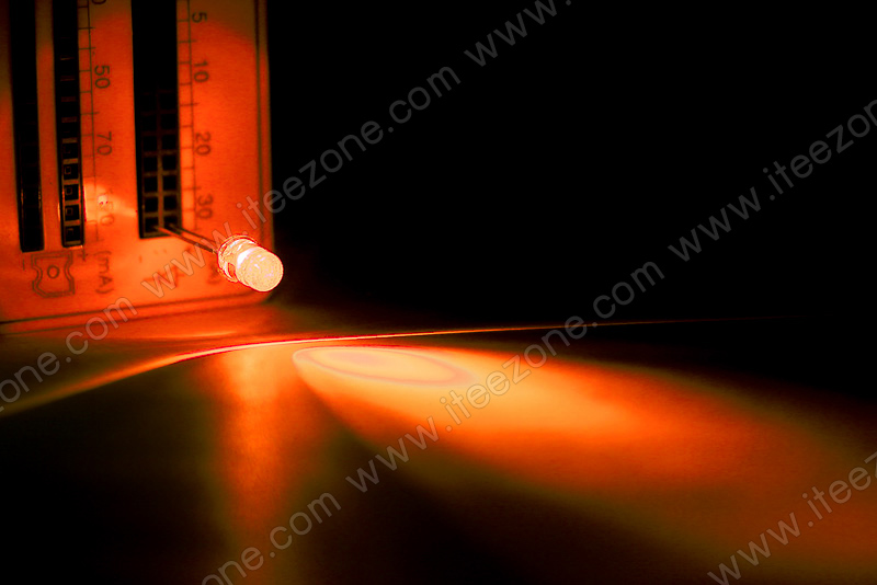 หลอดไฟ LED สีส้ม กระเปาะใส 5mm Super Bright