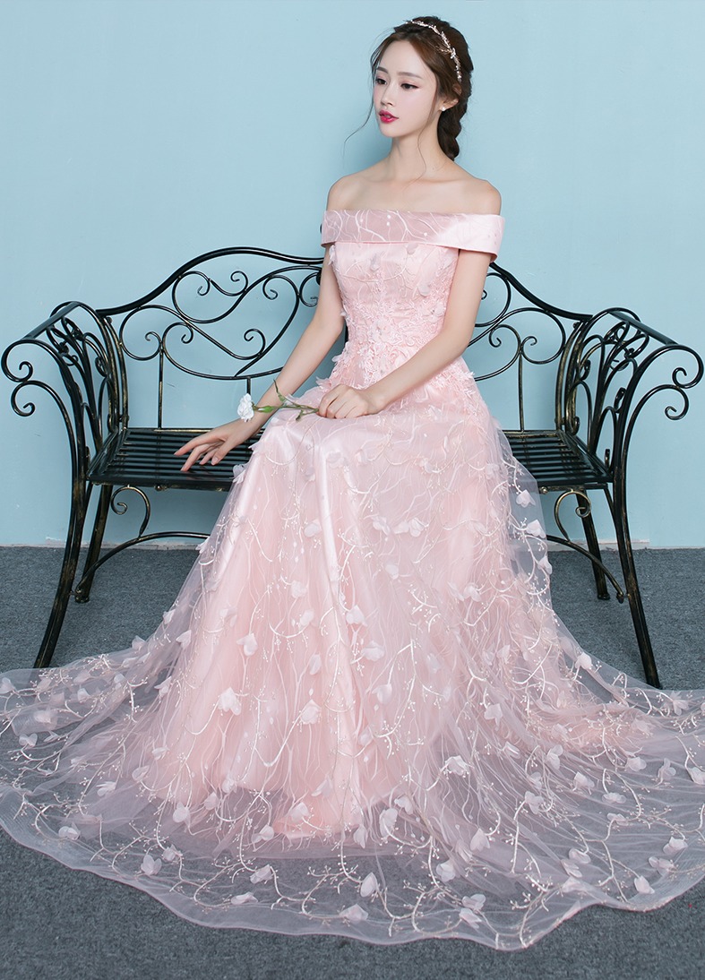 ชุดราตรียาว ไหล่ปาด สีชมพูโอรส Size S-M ปักดอกลอยทั้งชุด แต่งดอกไม้คริสตัลที่เอว งานร้อยหลัง