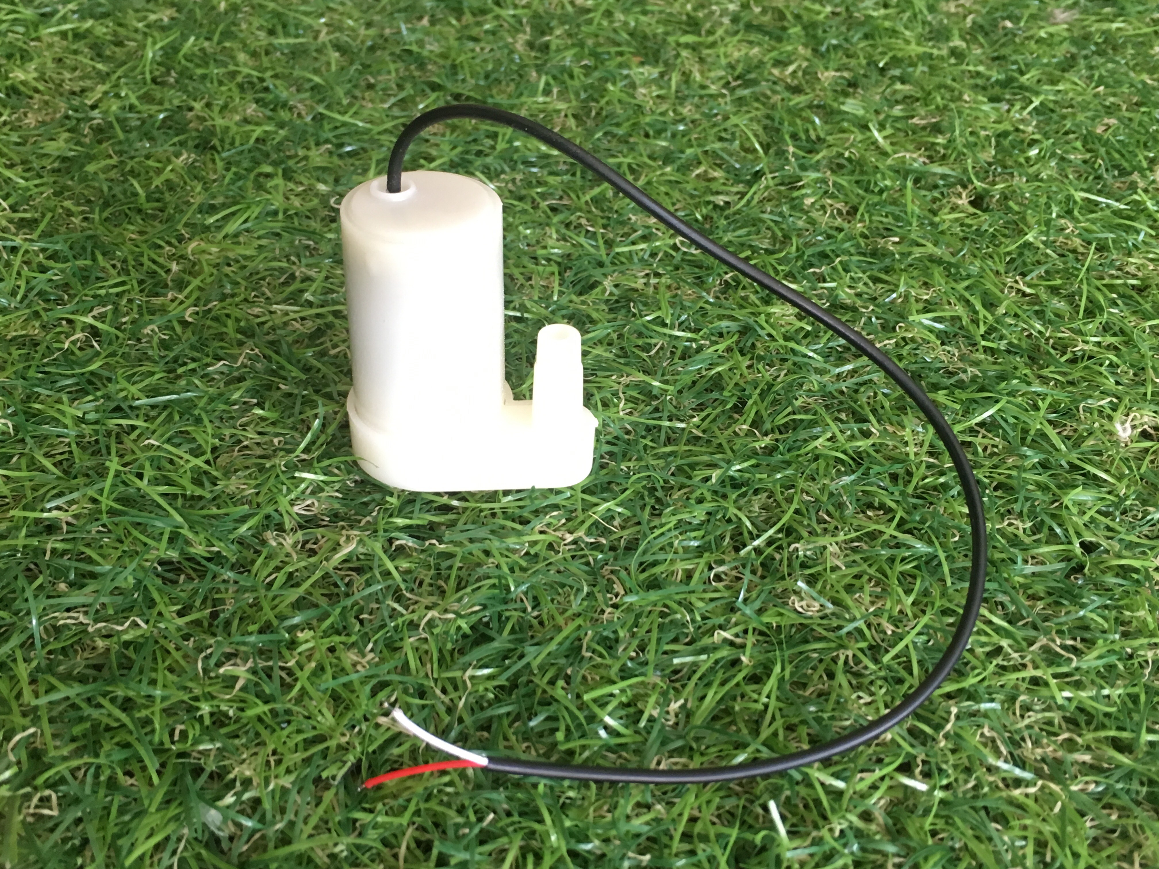 ปั๊มน้ำแบบแช่ DC3V - 4.5V ส่งสูง 33-55 เซนติเมตร อัตรา 120 ลิตร/ชั่วโมง SKU-091