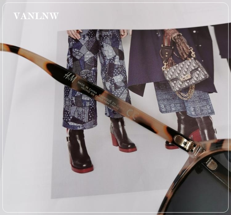 แว่นกันแดดผู้หญิง H&M Sunglasses 189710 <ลายกระ>