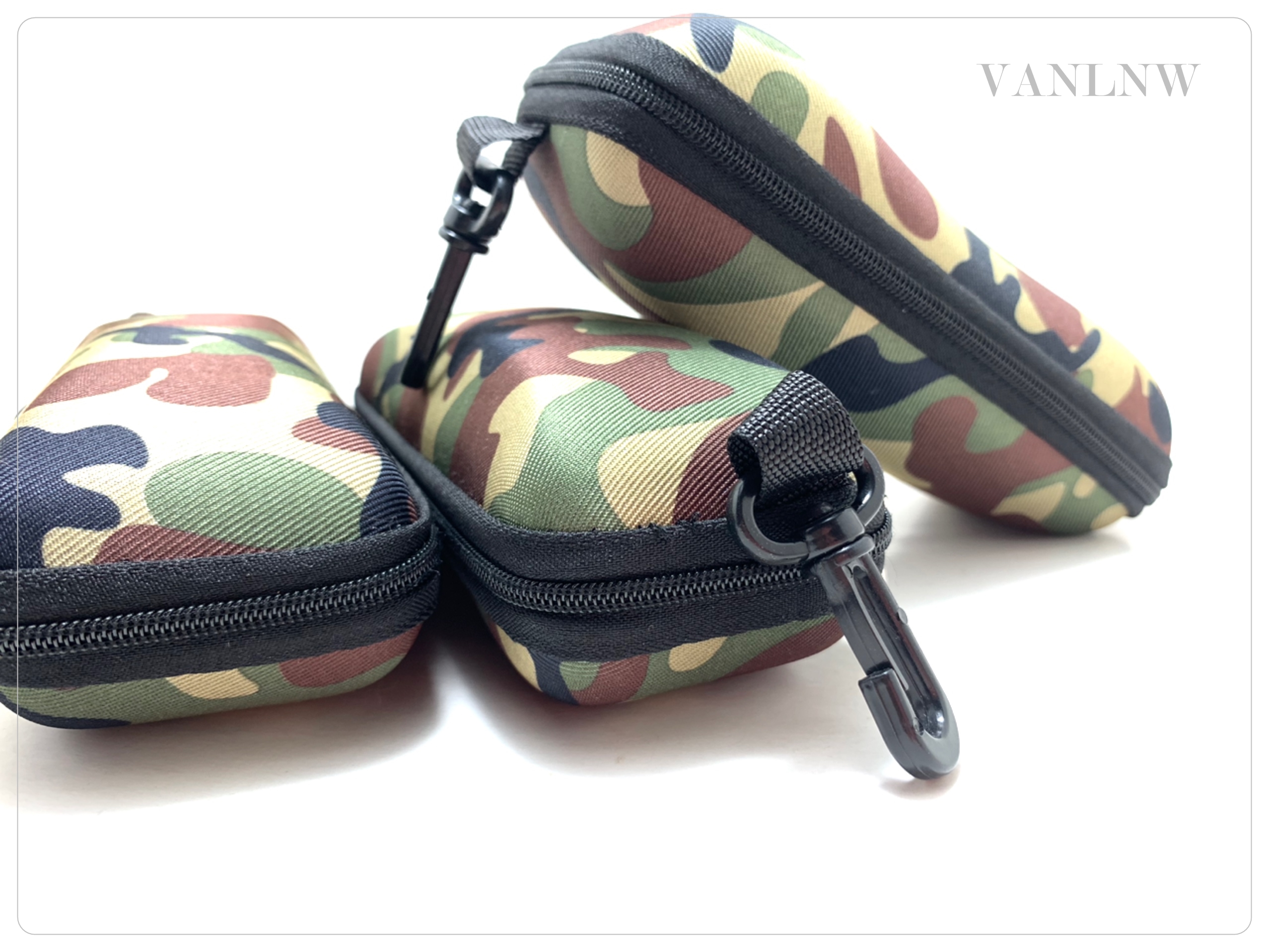 กล่องแว่นตา Army Glasses Box กล่องใส่แว่นตา ( แบบซิป ) เคสแว่นตากันกระแทรก กันน้ำ แถมฟรี!! ผ้าเช็ดแว่นไมโครไฟเบอร์