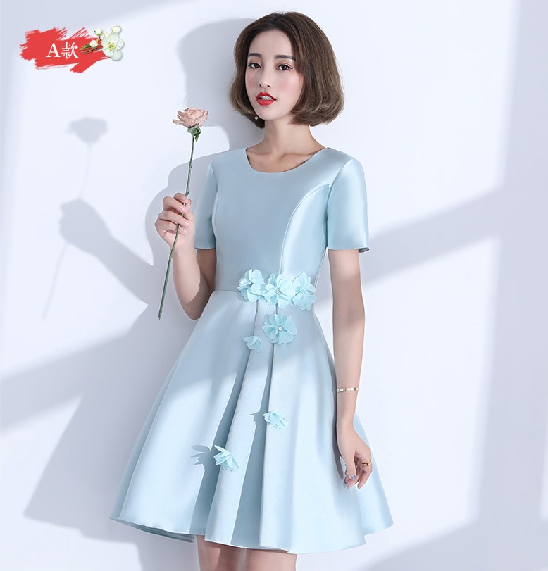 ชุดราตรีสั้น แขนสั้น สีฟ้า Size XL แต่งดอกไม้ช่วงเอว ผ้าไหมดัชเชส งานร้อยหลัง