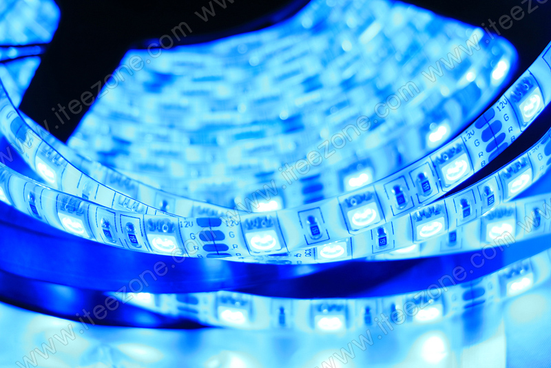 LED Strip เส้น ม้วน 5 เมตร สีน้ำเงิน (กันน้ำ IP65)