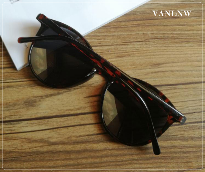 แว่นกันแดด Vans Early Riser Tortoise <ลายกระ>