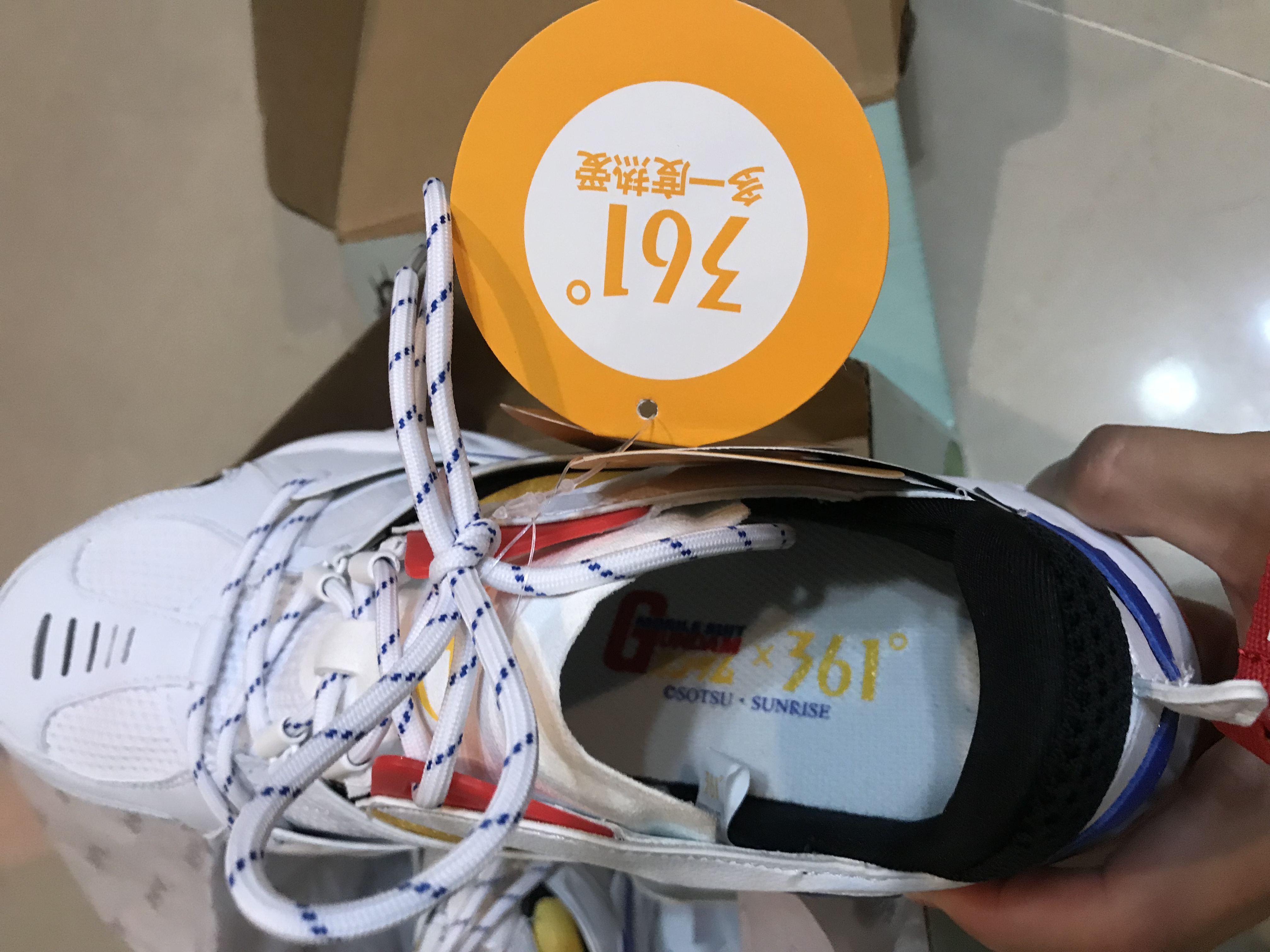 รองเท้า Mobile Suit Gundam RX-78-2 [361 ° Degrees] ไซส์ EUR 41, US 8