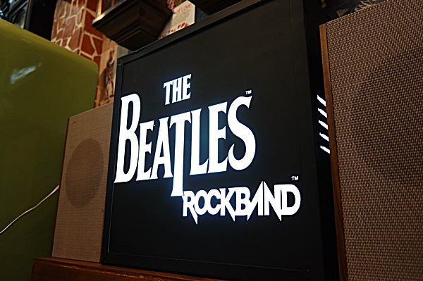 ป้ายไฟ2หน้าthebeatles รหัส2457bl