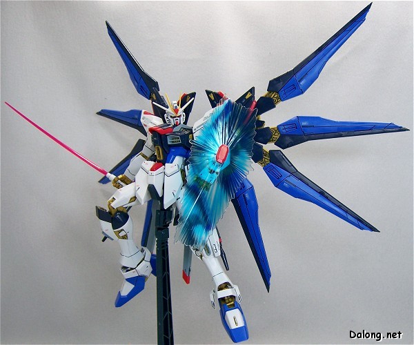 MG (003) 1/100 Strike Freedom Gundam