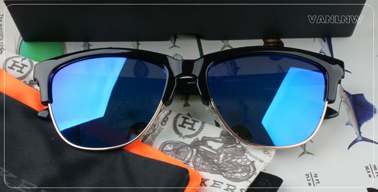 แว่นกันแดด HAWKERS DIAMOND BLACK SKY CLASSIC <ปรอทน้ำเงิน>