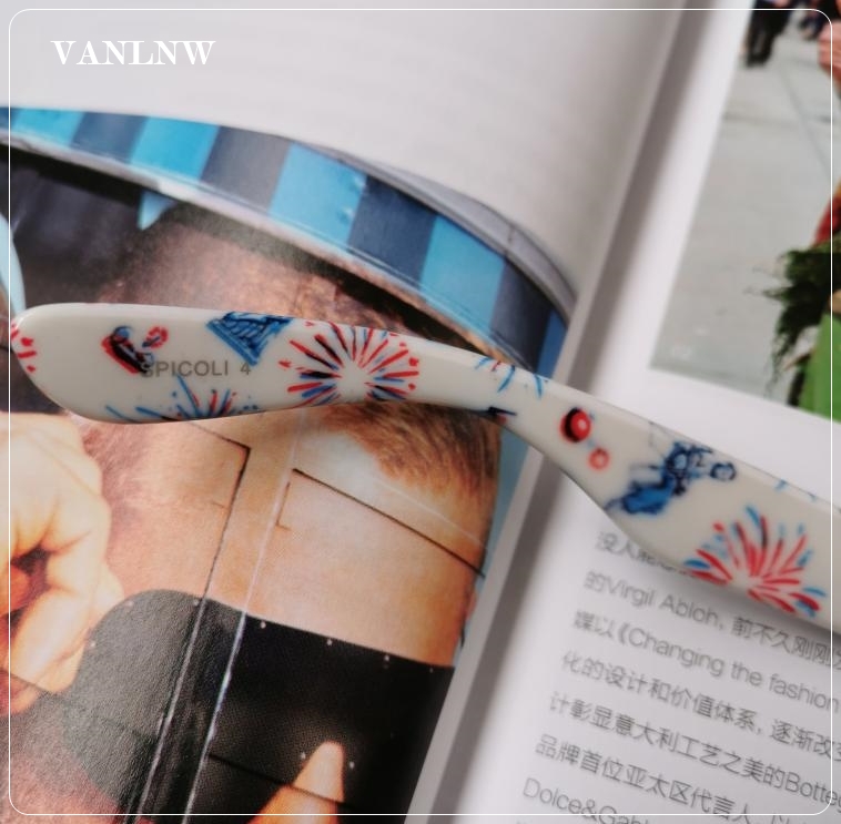 แว่นกันแดด Vans Spicoli 4 Shade USA Red White & Blue Sunglasses