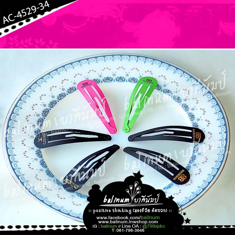 (ขาย 1 อัน) กิ๊บติดผมแฟชั่น กิ๊บป๊อกแป๊กสีดำ รูปตัวอักษร MM สีทอง กิ๊บตัวใหญ่แข็งแรงเก็บผมได้เยอะ ดูเก๋ๆ เรียบหรูและสวยงามมากค่ะ เด็กหรือผู้ใหญ่ก็ใส่ได้ ดำ (Black)