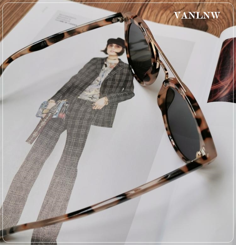 แว่นกันแดดผู้หญิง H&M Sunglasses 189710 <ลายกระ>