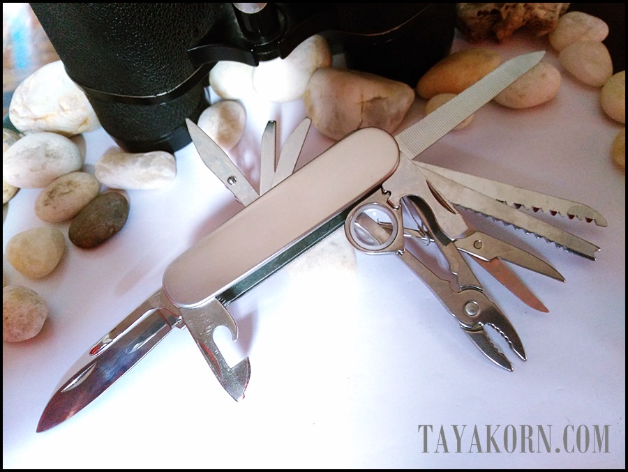 มีดพับแคมป์ปิ้งไวท์ Camping White Stainless Steel อุปกรณ์ 16 ฟังชั่น