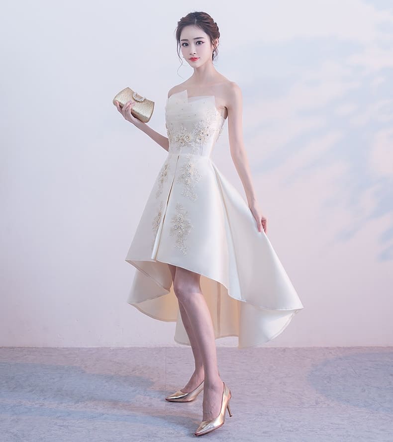 ชุดราตรี หน้าสั้นหลังยาว เกาะอก สีครีม พร้อมส่ง L ผ้าไหมดัชเชส งานร้อยหลัง