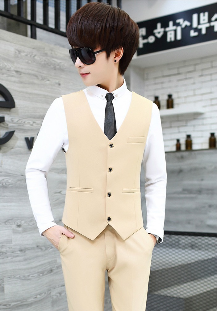 สูท,ชุดสูทเจ้าบ่าว,สูทผู้ชาย เกรดพรีเมี่ยม สีครีมทอง+เสื้อกั๊ก พร้อมส่ง 2XL