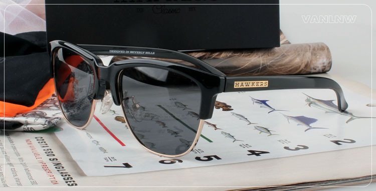 แว่นกันแดด HAWKERS DIAMOND DARK BLACK CLASSIC <ดำ>
