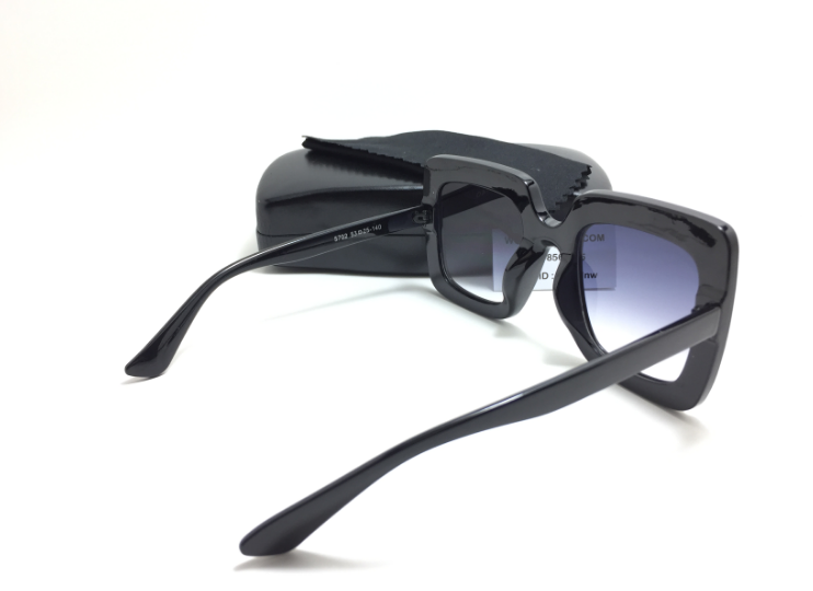 แว่นกันแดดแฟชั่นผู้หญิง Oversize Black Gray 5702 53-25 140 <ดำ>