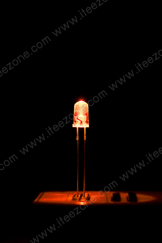 หลอดไฟ LED สีส้ม กระเปาะใส 5mm Super Bright