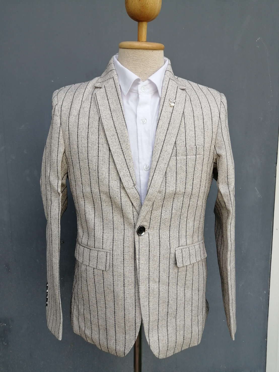 ชุดสูทชาย ลายริ้ว สีขาวครีม 3ชิ้น สูท+เสื้อกั๊ก+กางเกง
