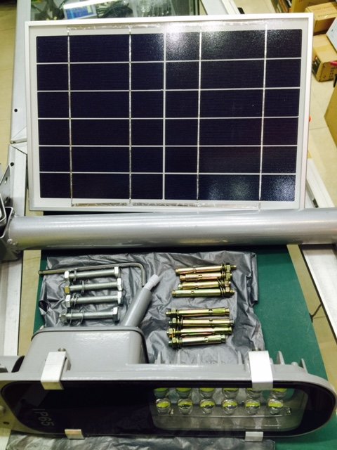 ชุดโคมไฟถนน โซล่าเซลล์ 10W