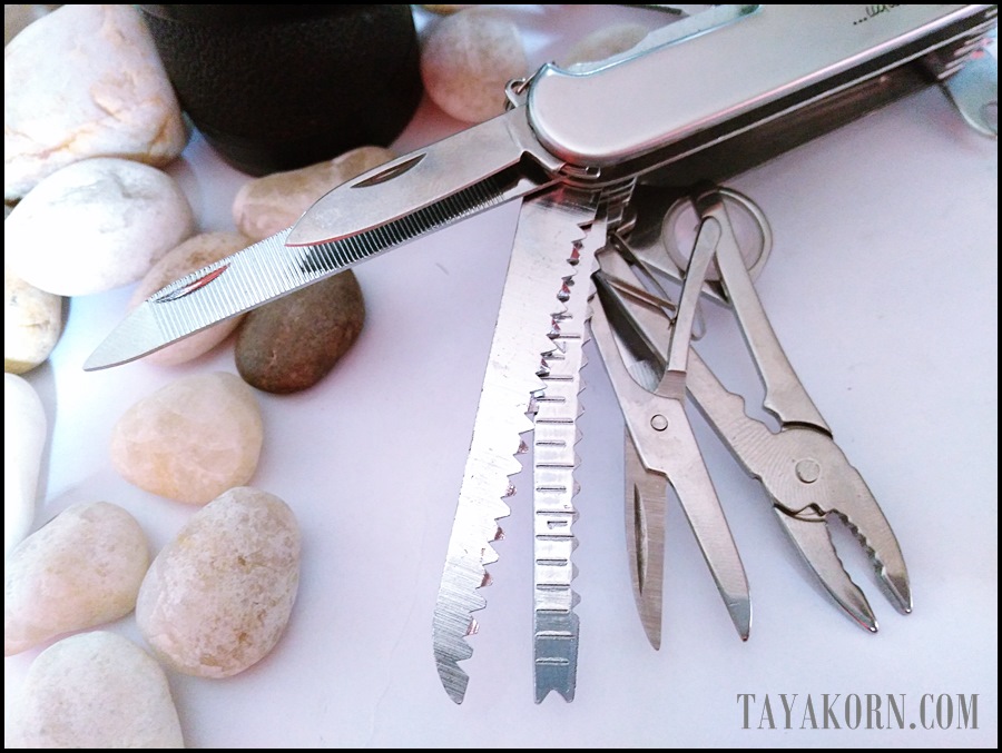 มีดพับแคมป์ปิ้งไวท์ Camping White Stainless Steel อุปกรณ์ 16 ฟังชั่น