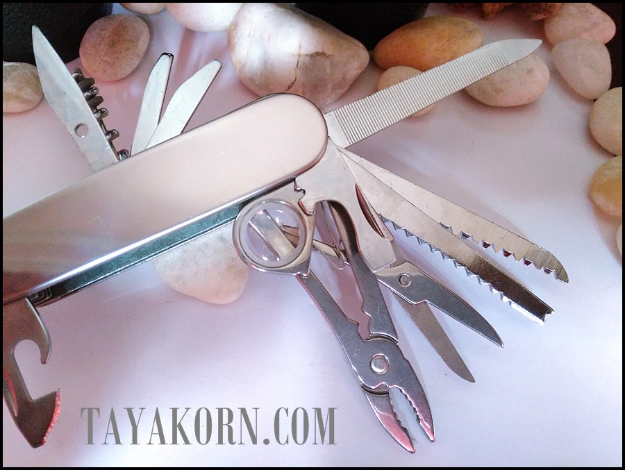 มีดพับแคมป์ปิ้งไวท์ Camping White Stainless Steel อุปกรณ์ 16 ฟังชั่น