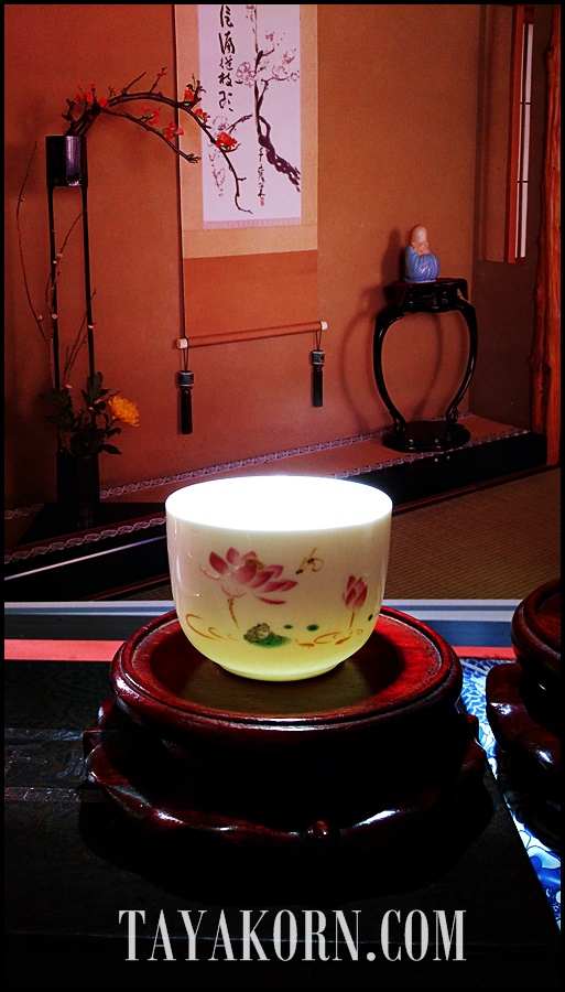 ชุดถ้วยชาแบบดมดื่ม ลายดอกบัวเล็ก ฺ Lotus Express Tea cup TKLG-LT2