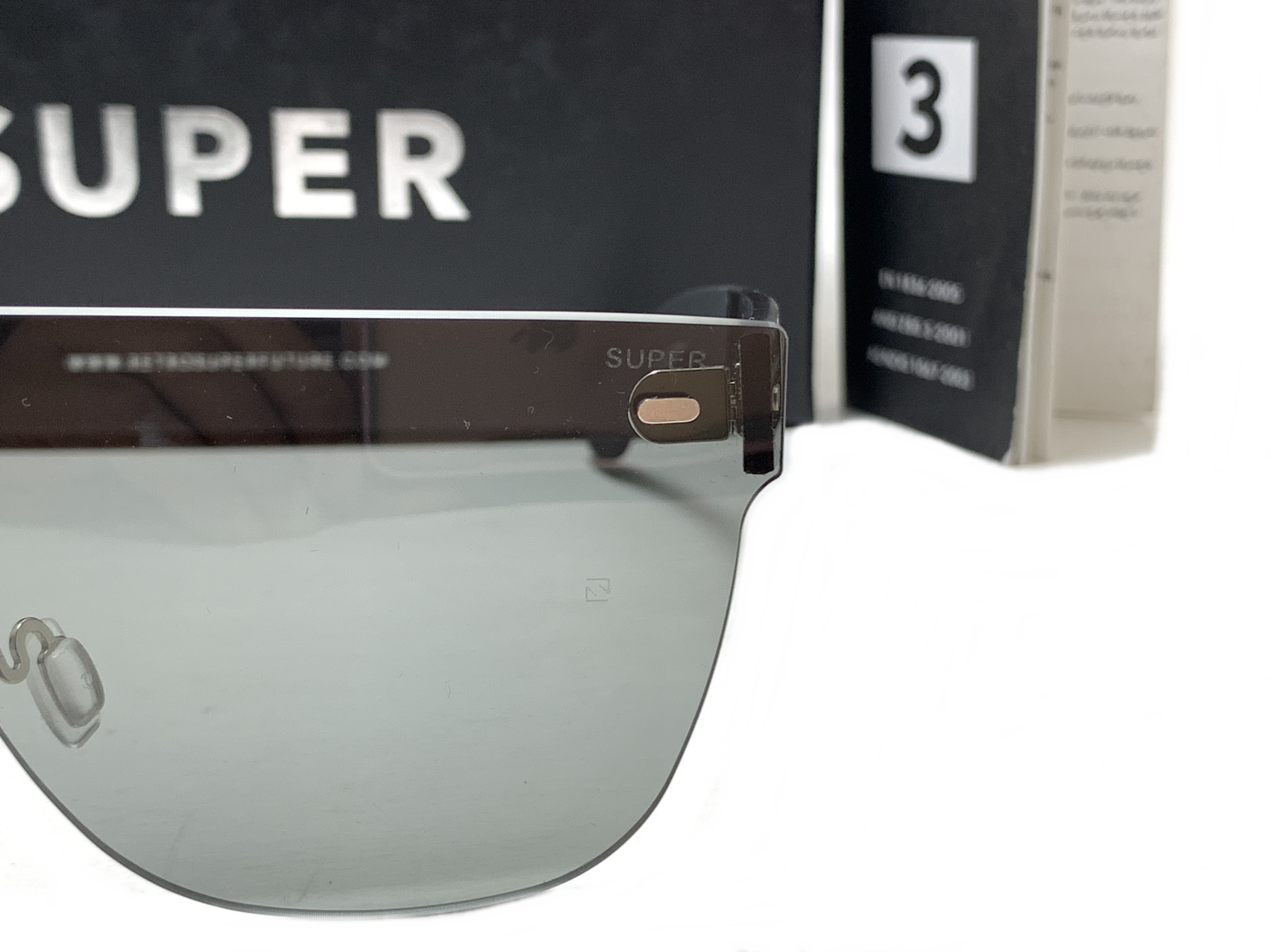 แว่นกันแดด Super Tuttolente flat top black <ดำ>