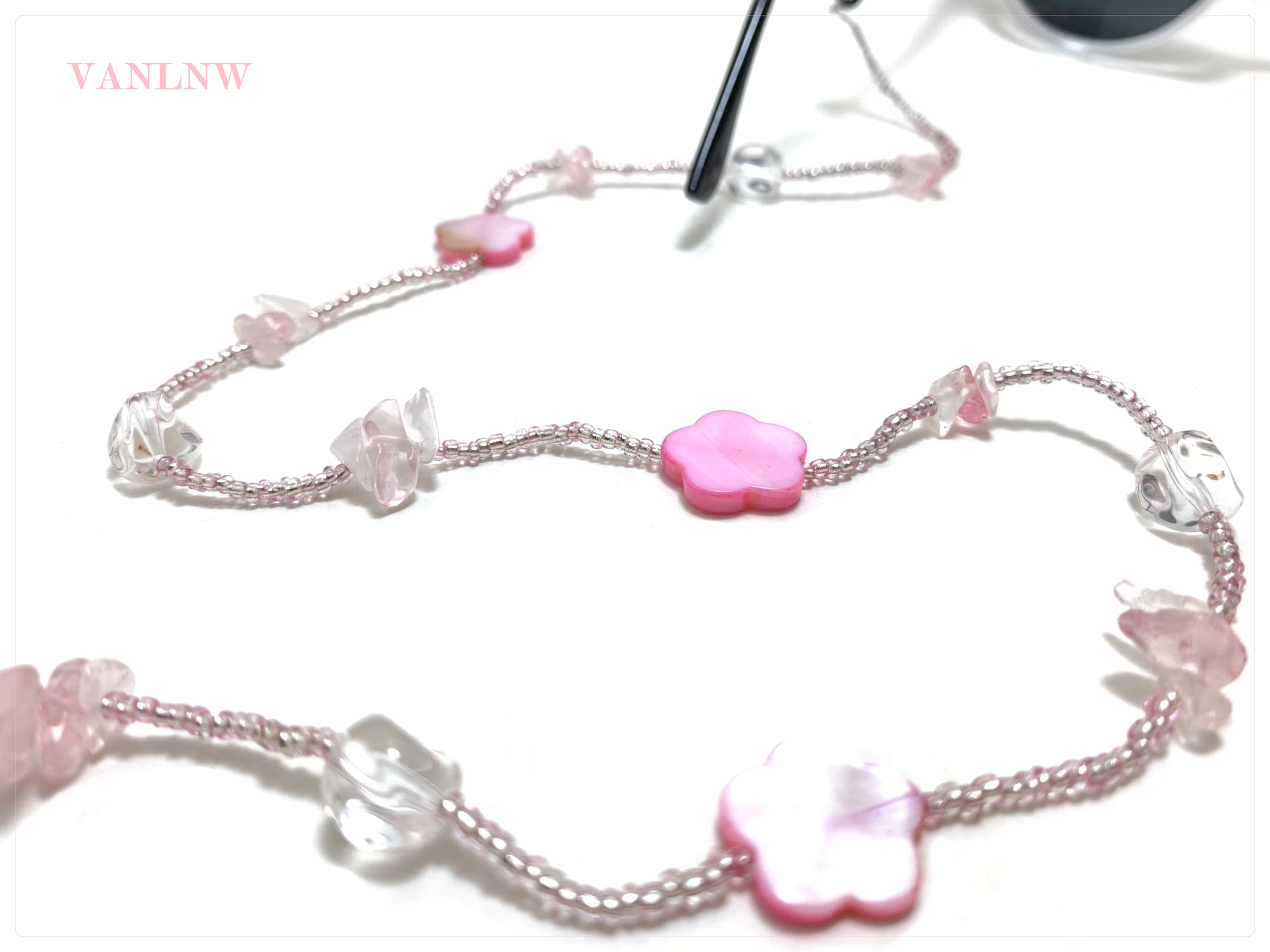 สายคล้องแว่นลูกปัด Hand Made 100% สายคล้องแว่นตา สายคล้องแว่นตาวินเทจ สีสันสดใส ความยาว 100 cm.