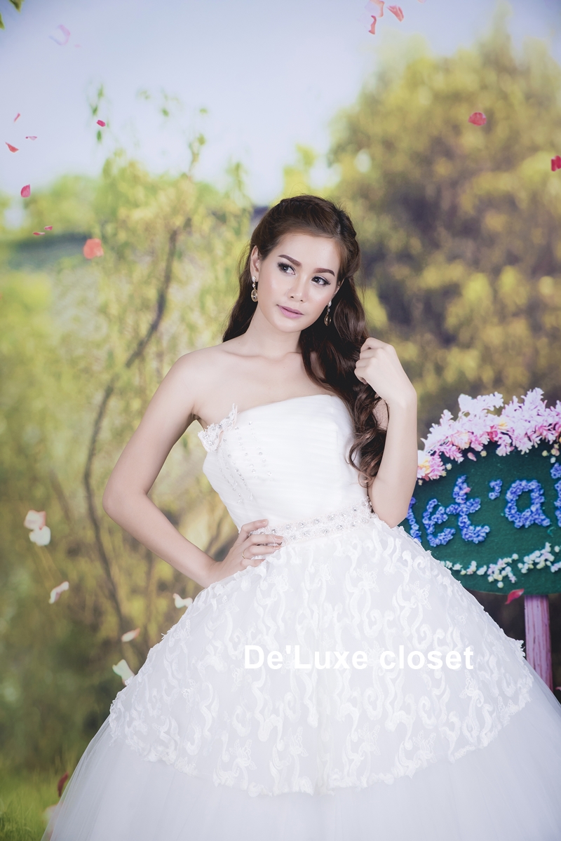 ชุดแต่งงานยาว เจ้าสาวใส่แล้วดูผอมเพรียวมากค่ะ พร้อมส่ง Size S-L