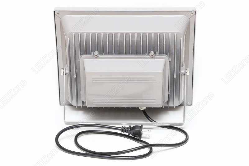 โคม LED 50W Black light ใช้ในร้านเหล้า บาร์ ผับ สร้าง Effect เรืองแสง Glow in the Dark