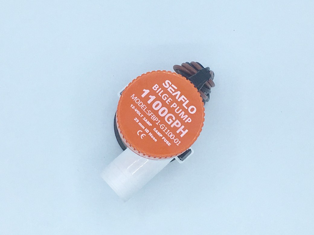06-1100-GPH-12VDC ปั๊มน้ำโซล่าเซลล์ แบบแช่ 12 โวลต์ 1100-GPH SEAFLO ของแท้!!! ( สินค้าขายดี ) SKU-008