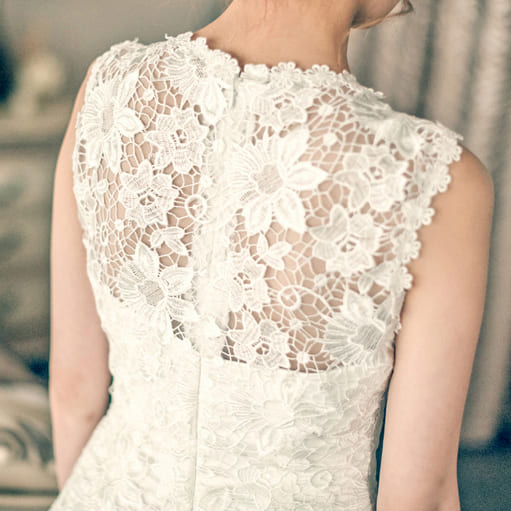 ชุดราตรีสั้น แขนกุด ลูกไม้ สีขาว ซิปหลัง พร้อมส่ง L