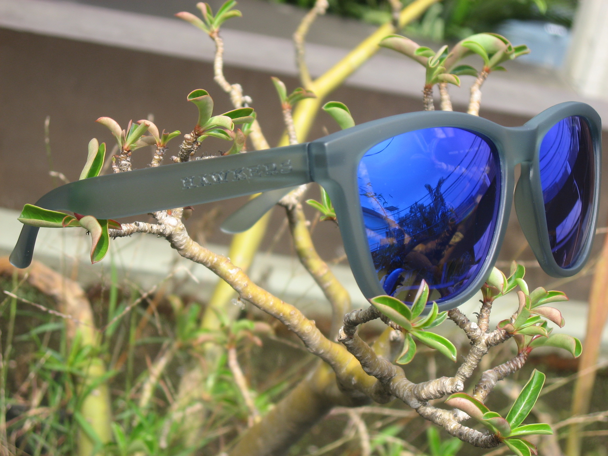 แว่นกันแดด HAWKERS FROZEN GREY SKY ONE <ปรอทน้ำเงิน>