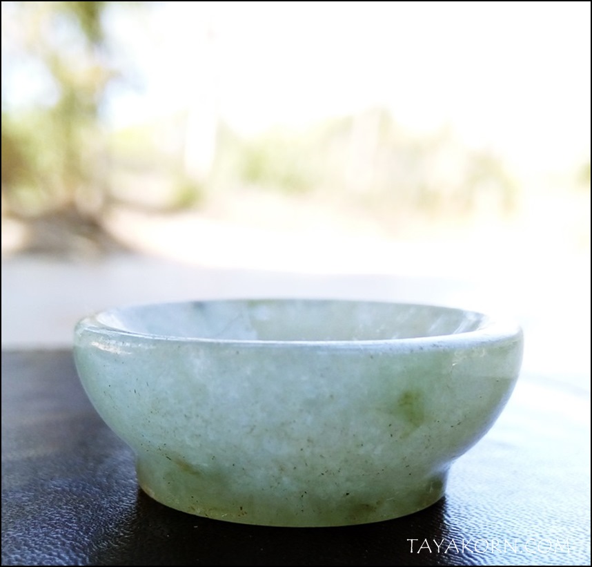 จานยานัตถ์พกพา (จานหยกใบเล็ก) personal snuff tobacco jade dish TKTJ-JS1A