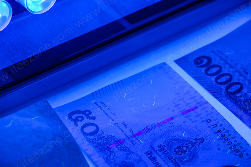 โคม LED 30W Black light ใช้ในร้านเหล้า บาร์ ผับ สร้าง Effect เรืองแสง Glow in the Dark